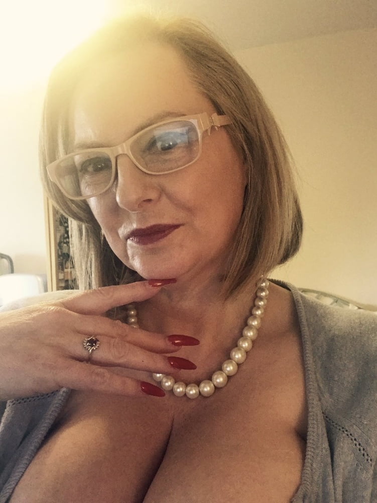 Sexy fucking gilf
 #104067323