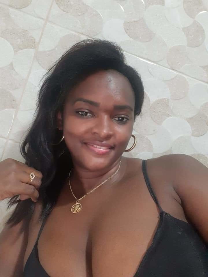 Larrisa ebony gros seins
 #93225077