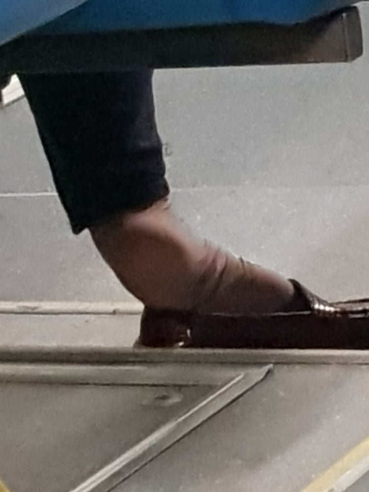 Capture des pieds en nylon de la graisse femme latine mature
 #99818185