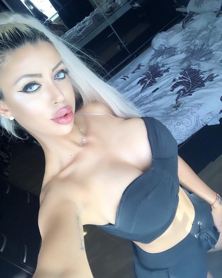 Amazing Babes 7 #98332512