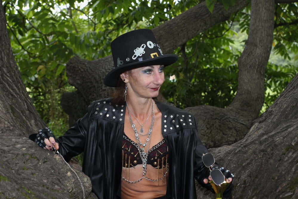 Clockpunk under the tree 2 #107114986