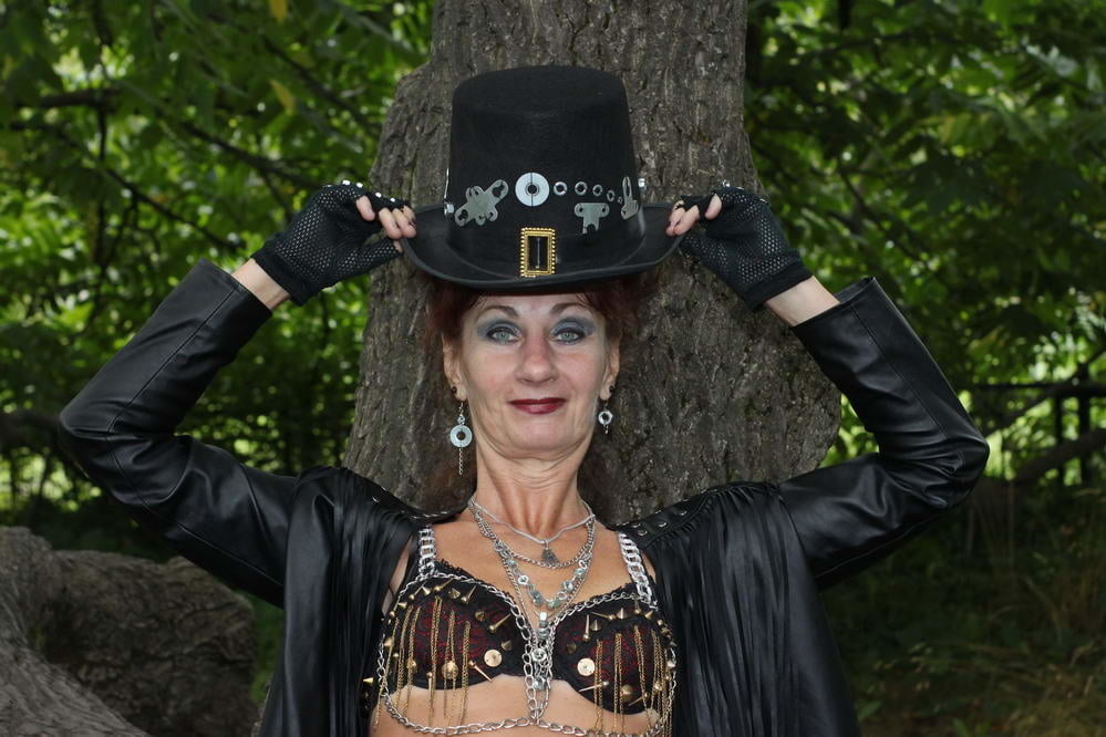Clockpunk under the tree 2 #107114996