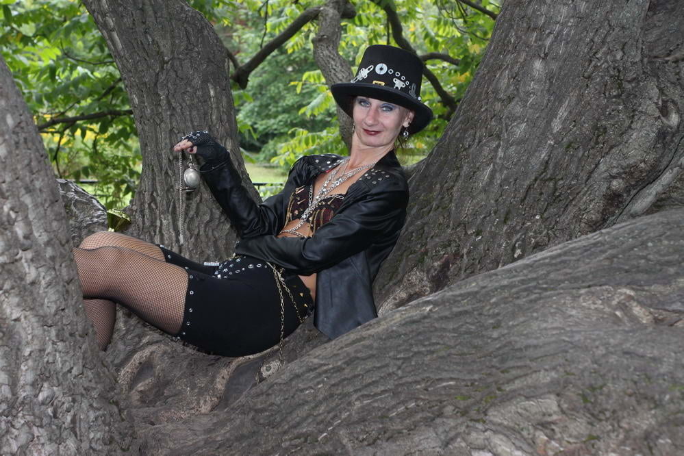 Clockpunk under the tree 2 #107115004