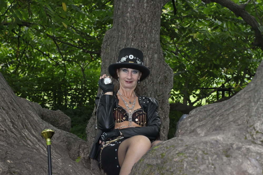 Clockpunk under the tree 2 #107115006