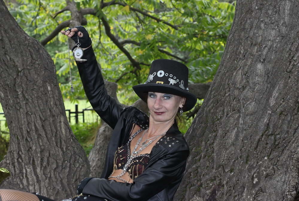 Clockpunk under the tree 2 #107115008