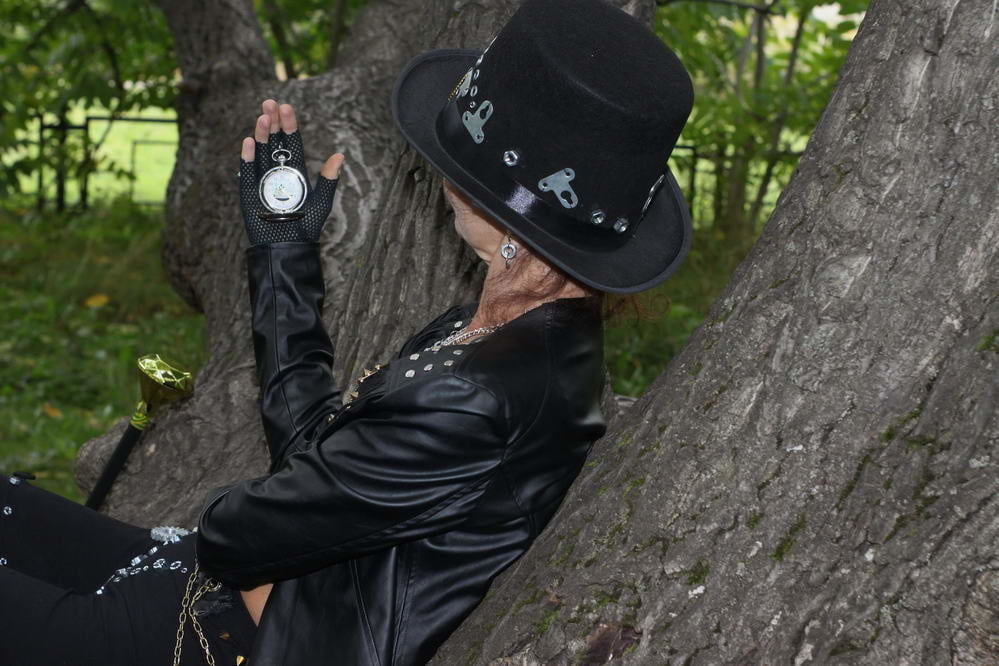 Clockpunk under the tree 2 #107115012