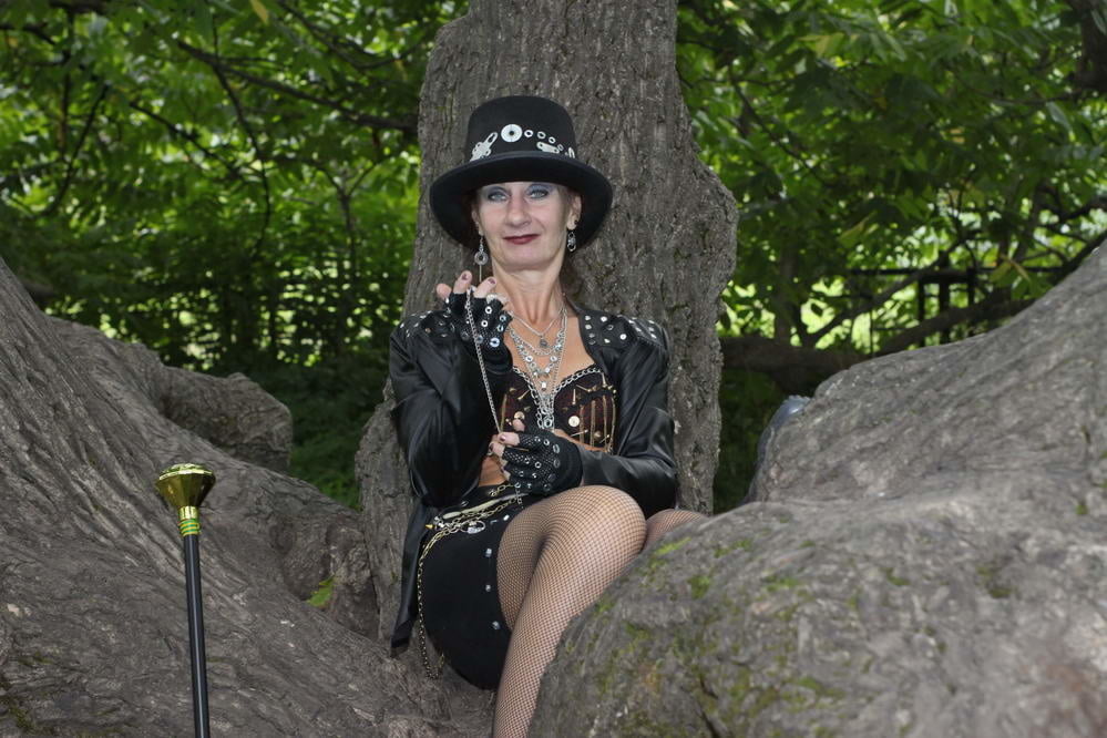 Clockpunk under the tree 2 #107115017