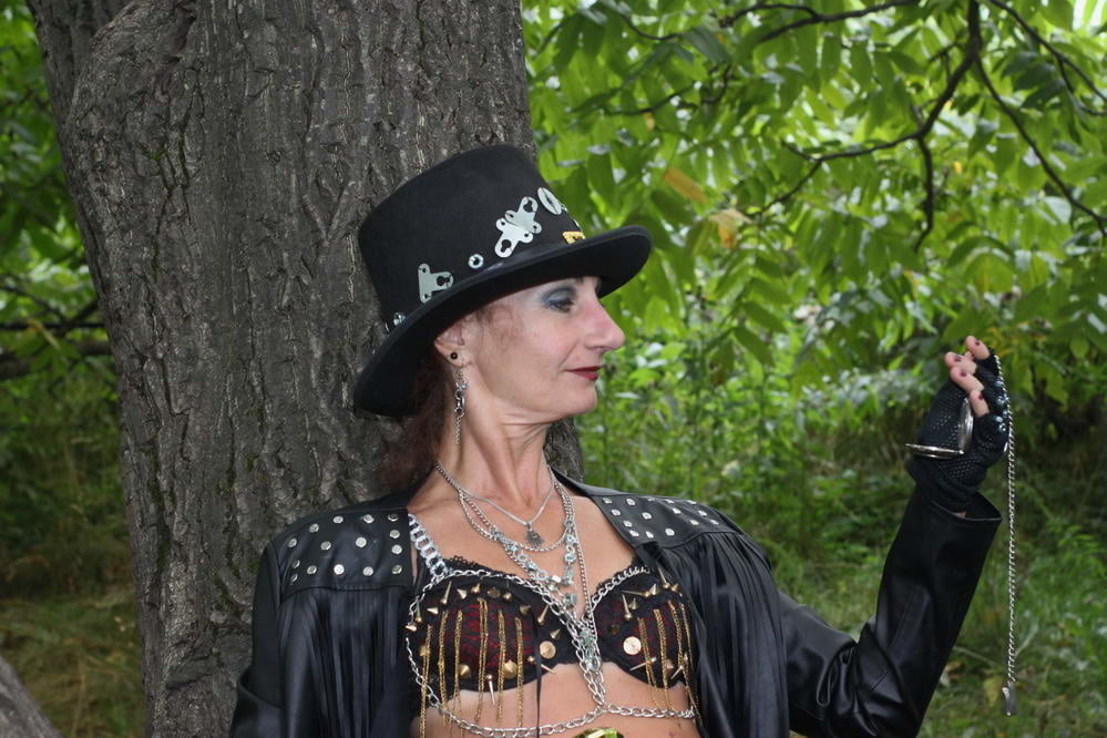 Clockpunk under the tree 2 #107115023