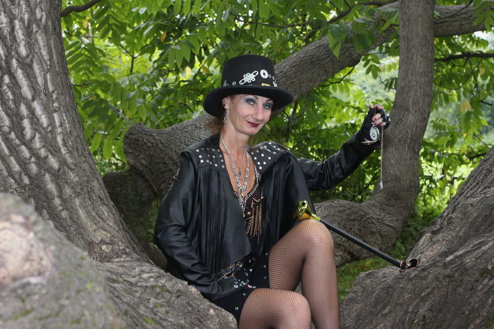 Clockpunk under the tree 2 #107115032