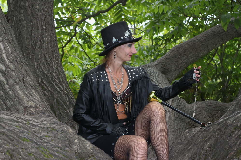Clockpunk under the tree 2 #107115033