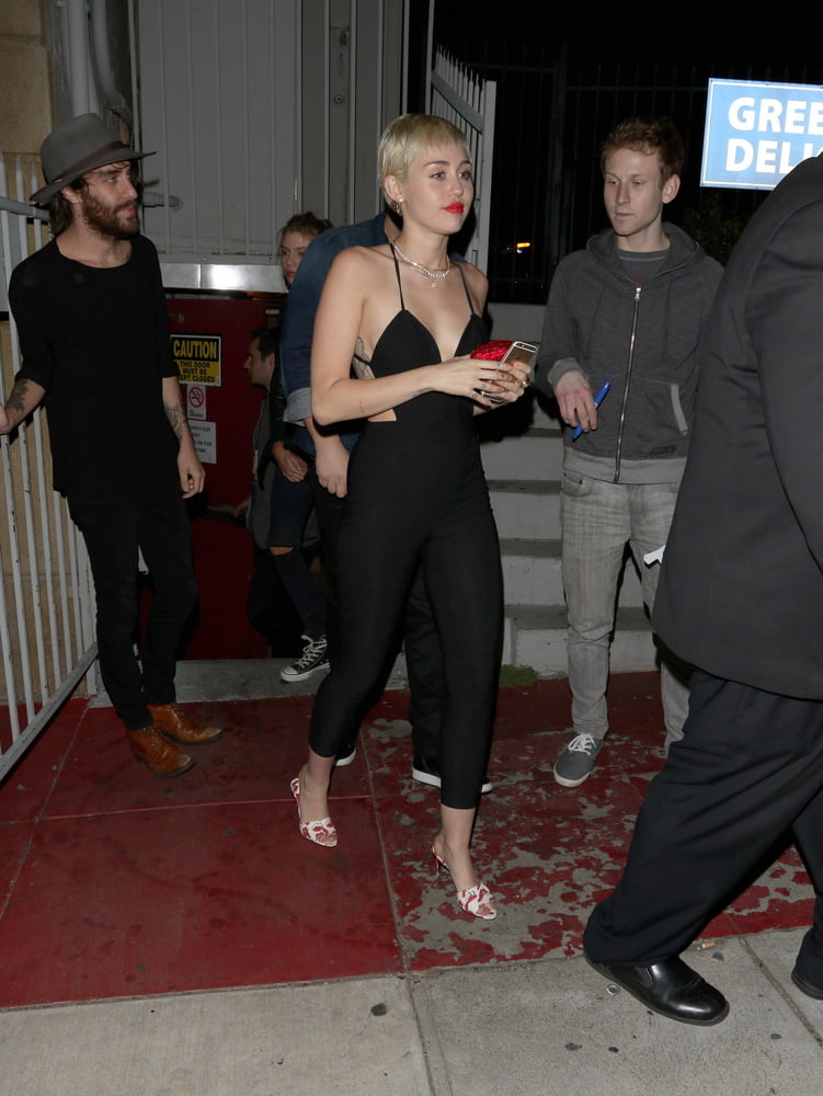 Miley cyrus
 #105120952