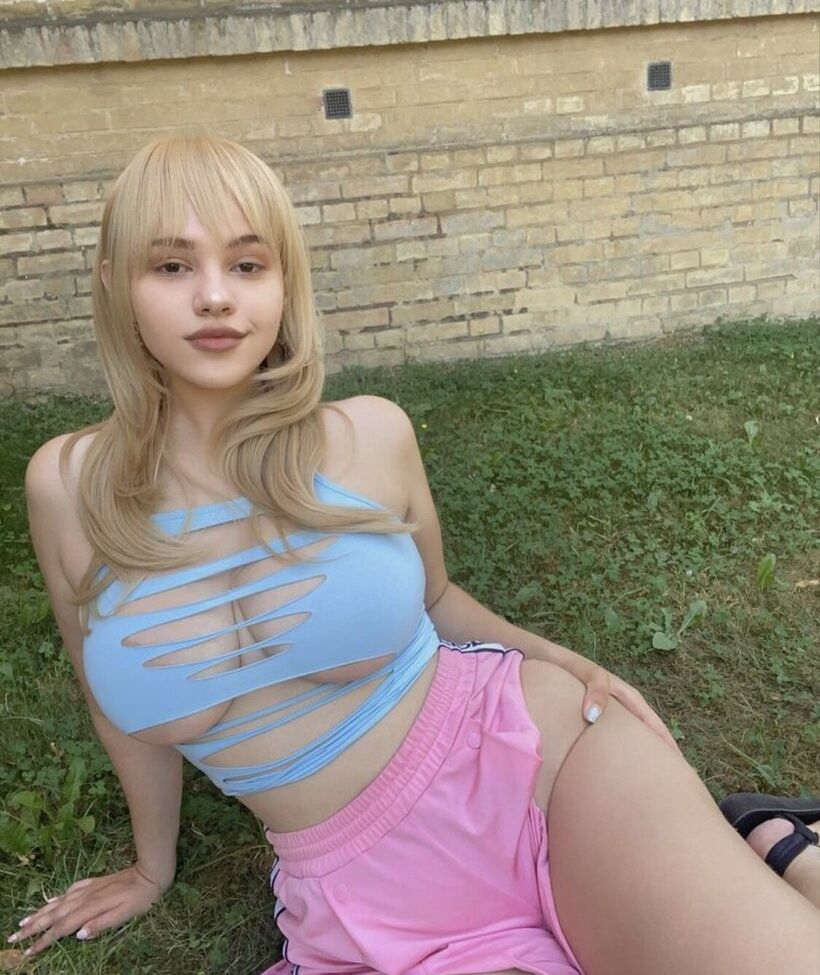 SofiaPika desnuda #109436997