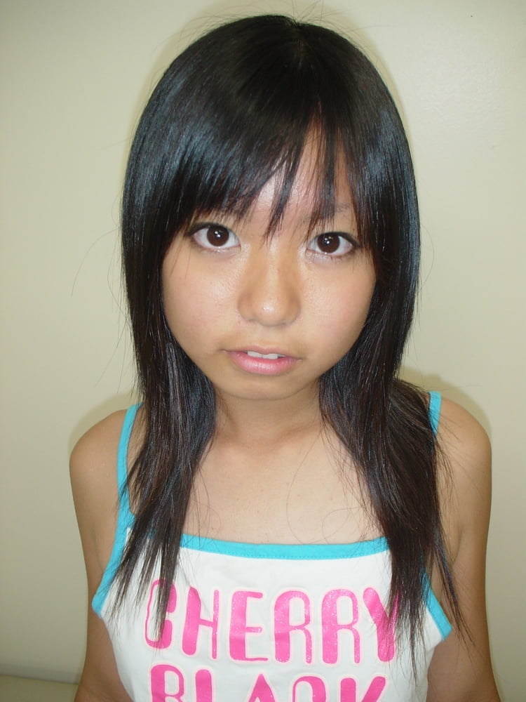 Japanische Teenager-Mädchen ausgesetzt
 #87666371