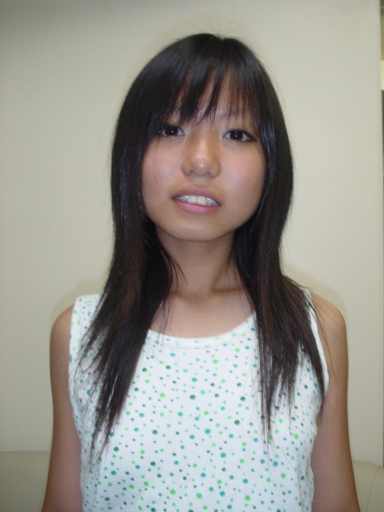 Japanische Teenager-Mädchen ausgesetzt
 #87666406