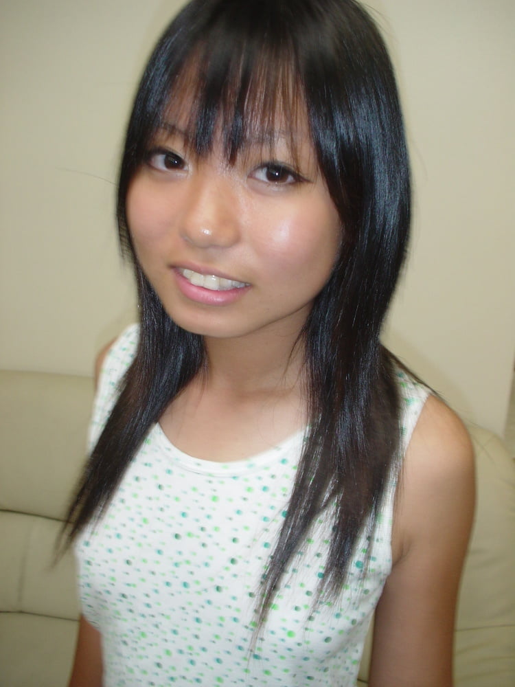 Japanische Teenager-Mädchen ausgesetzt
 #87666416