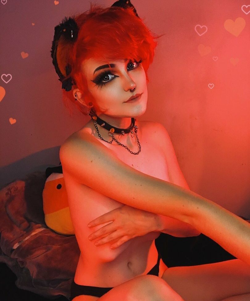 Nonbinate desnuda #108692640