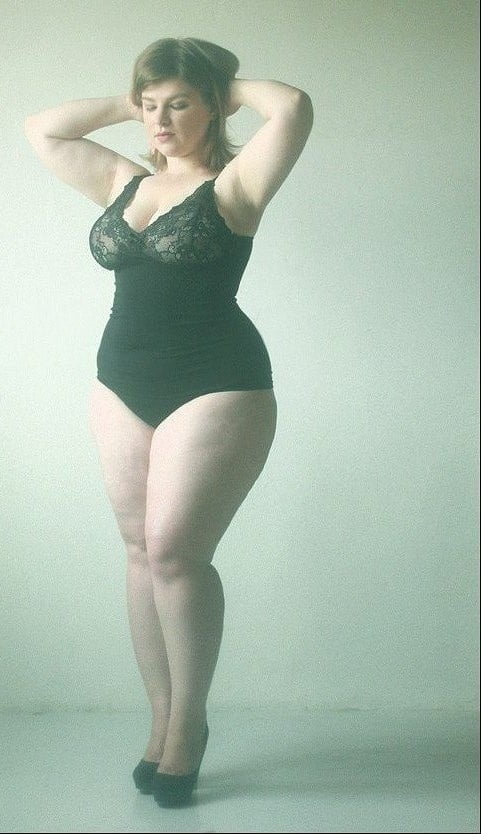 Fianchi larghi - curve sorprendenti - ragazze grandi - culi grassi (2)
 #99186468