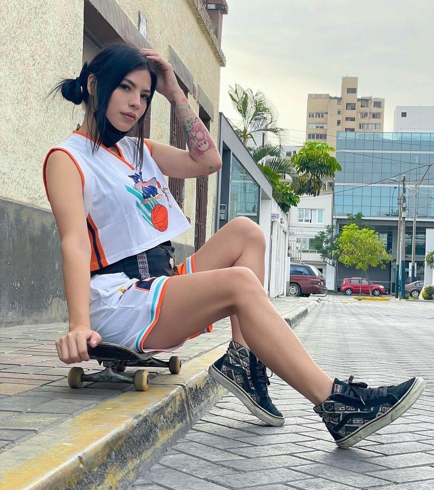 Kanakolove desnuda #108281050