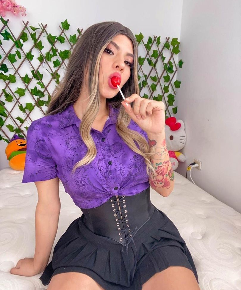 Kanakolove desnuda #108281062