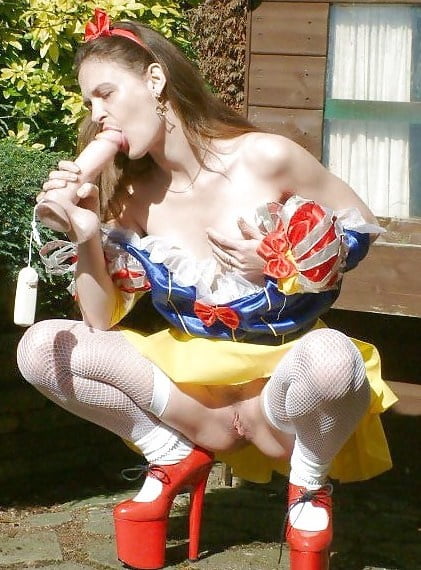 Blanche-Neige cosplay cul flexible jambes bas culotte milf
 #92127663