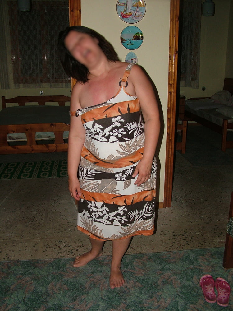 Das Kleid fällt runter....langsam.....
 #82132434