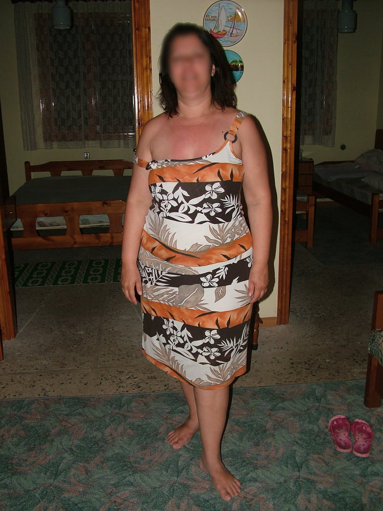 Das Kleid fällt runter....langsam.....
 #82132440