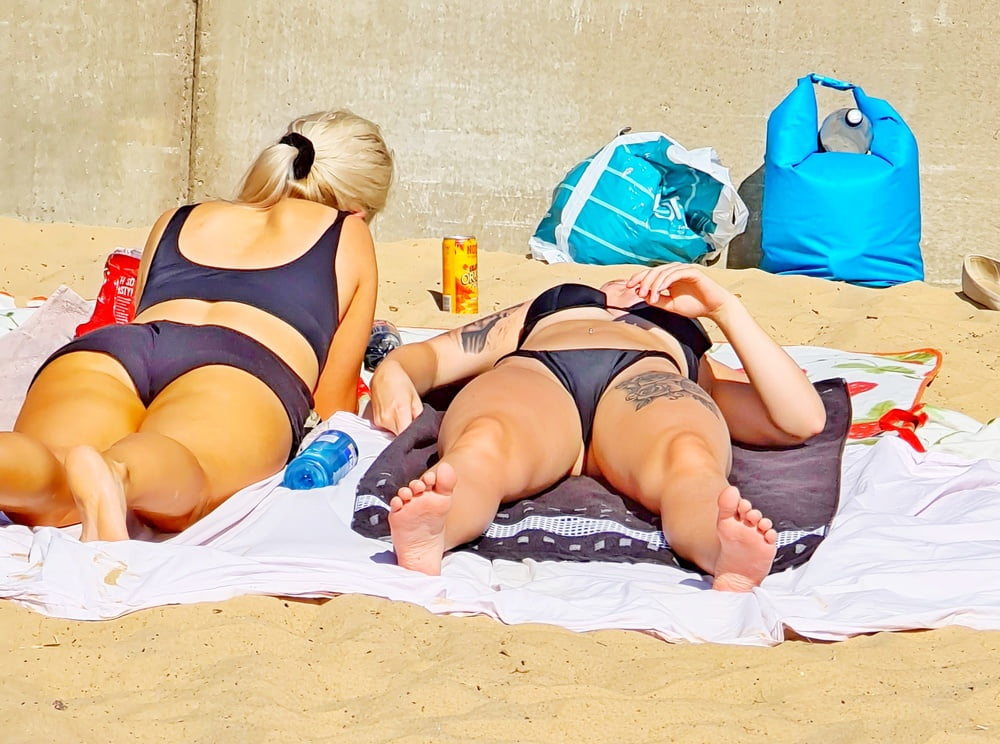 Puttana bionda svedese sulla spiaggia
 #88418241
