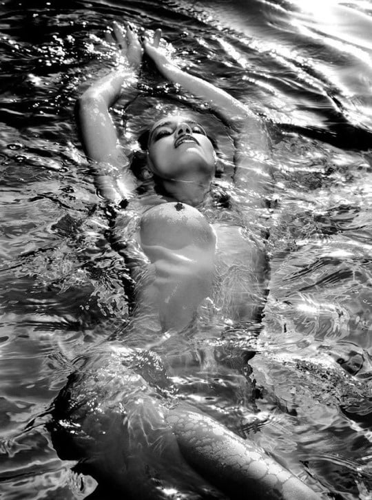 Black &amp; White #102365055