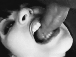 Mordiendo la polla
 #91425855