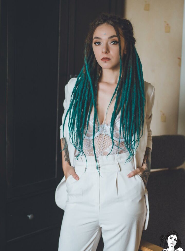 Aliceverner desnuda #108132834