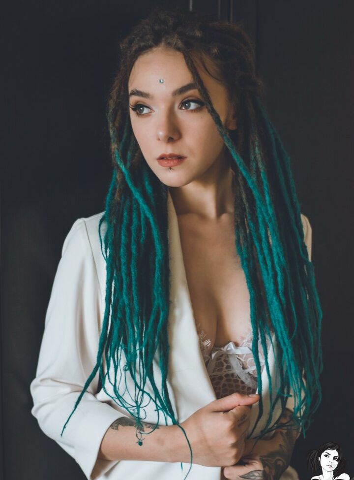 Aliceverner desnuda #108132843