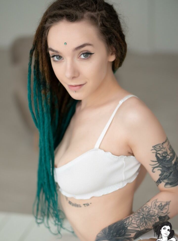 Aliceverner desnuda #108132868