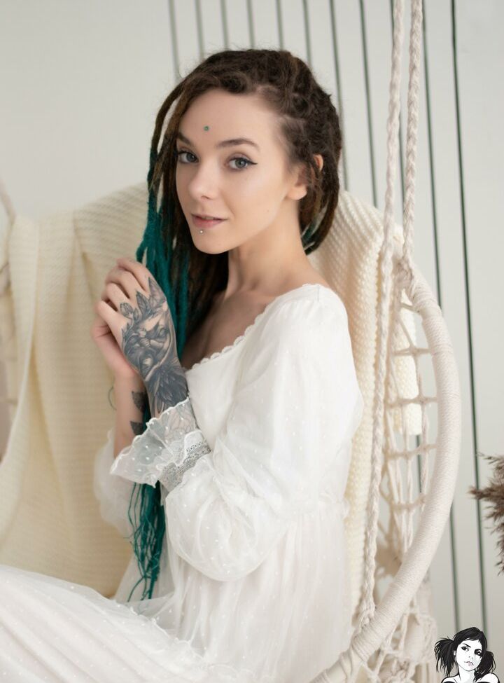 Aliceverner desnuda #108132870