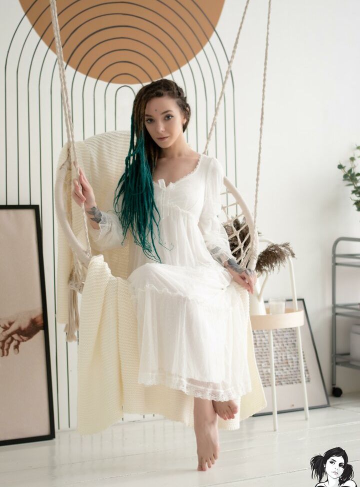 Aliceverner desnuda #108132876