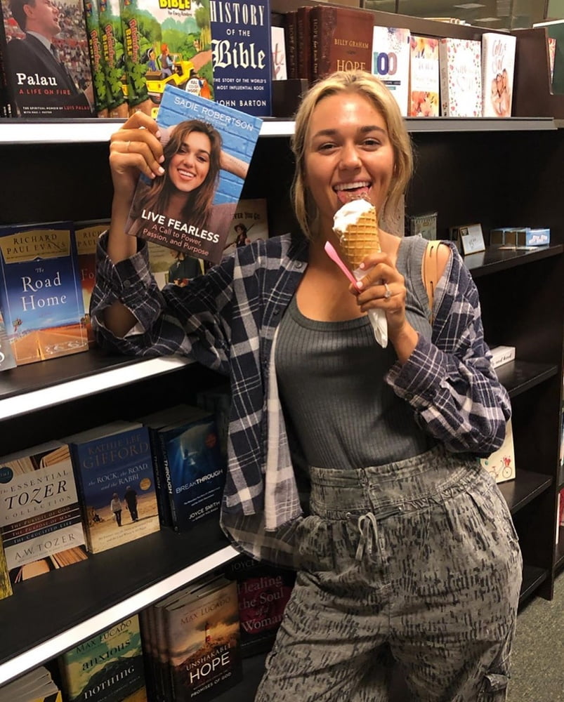 Sadie Robertson should be used so hard she can&#039;t walk #94223305