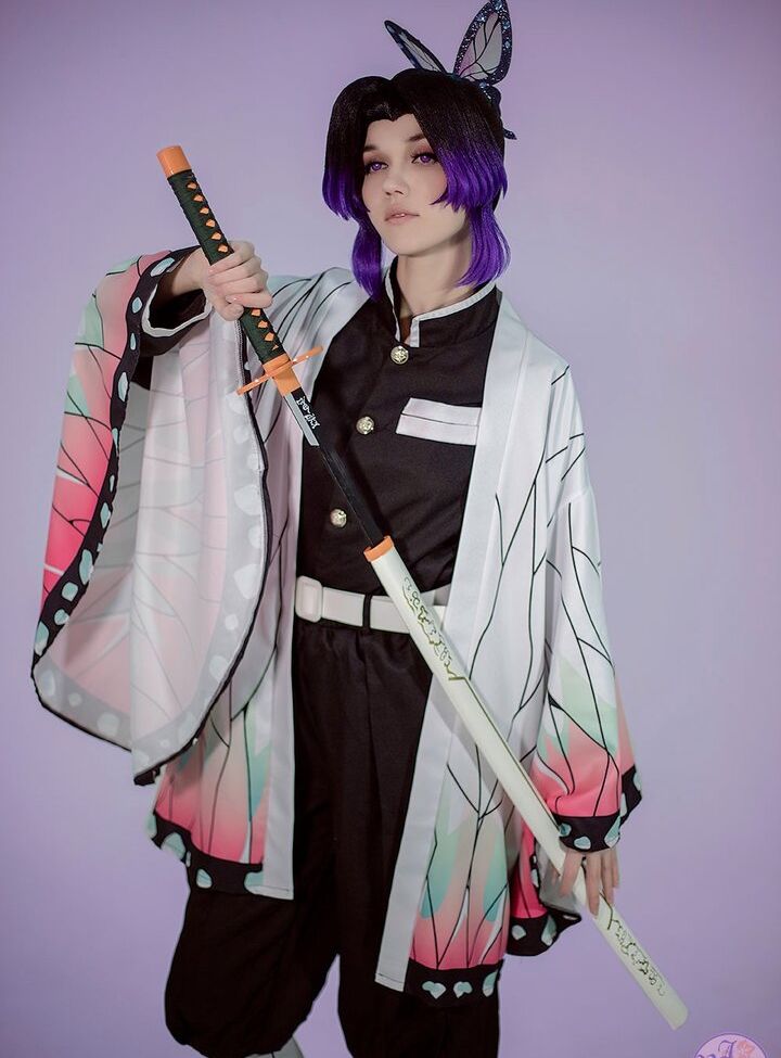 Ariadna_lobe desnuda #108780025