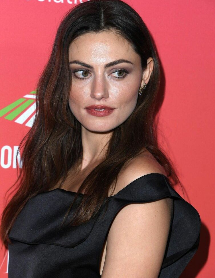 Phoebe Tonkin nude #108090329