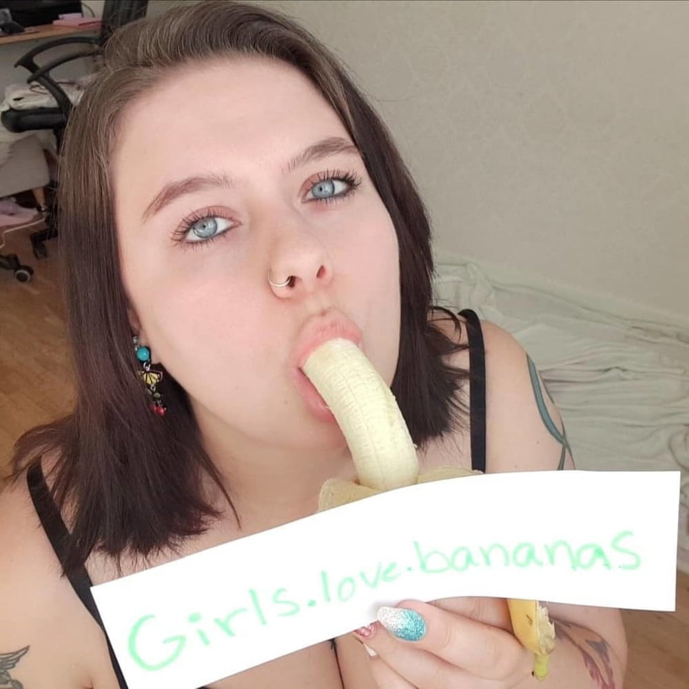 Mädchen lieben Bananen
 #92418571