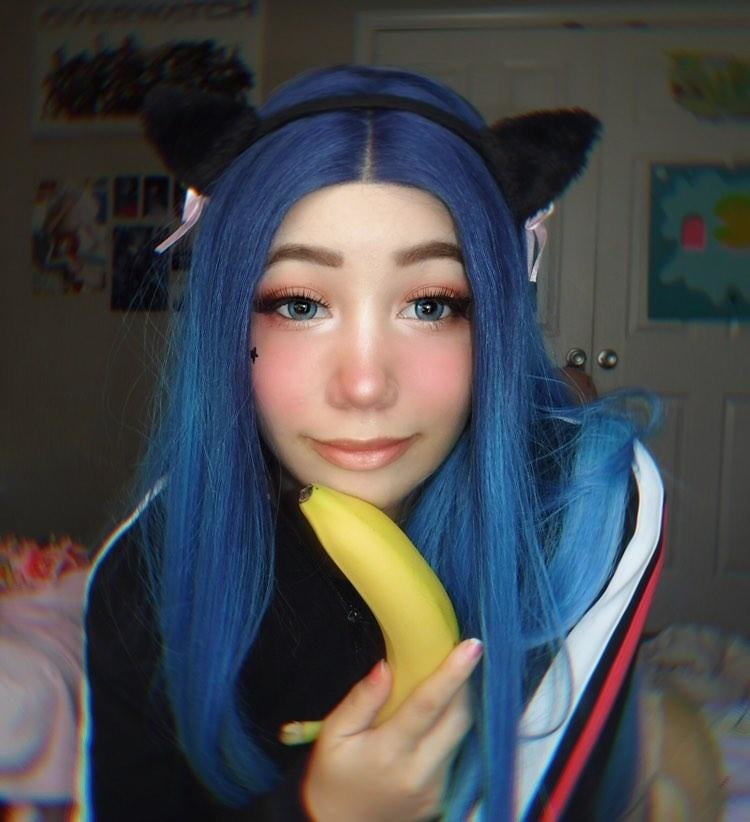 Mädchen lieben Bananen
 #92418601