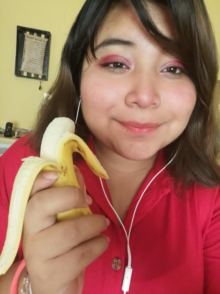Mädchen lieben Bananen
 #92418607