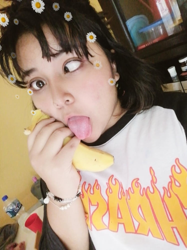 Mädchen lieben Bananen
 #92418613