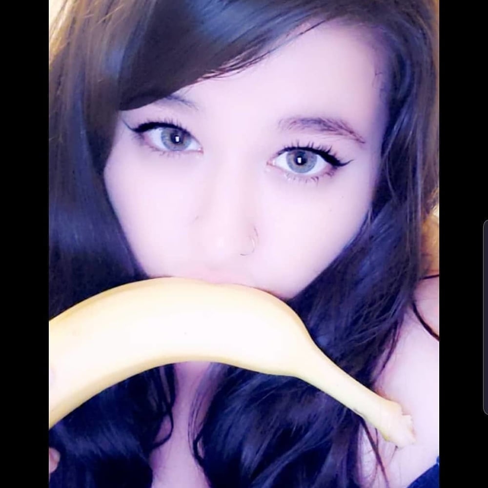 Mädchen lieben Bananen
 #92418631