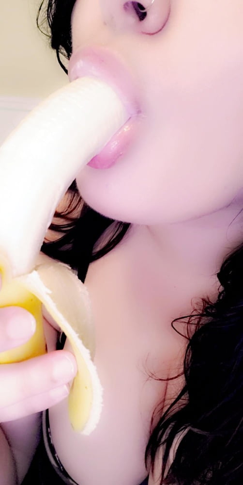 Mädchen lieben Bananen
 #92418641