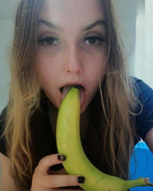 Mädchen lieben Bananen
 #92418658