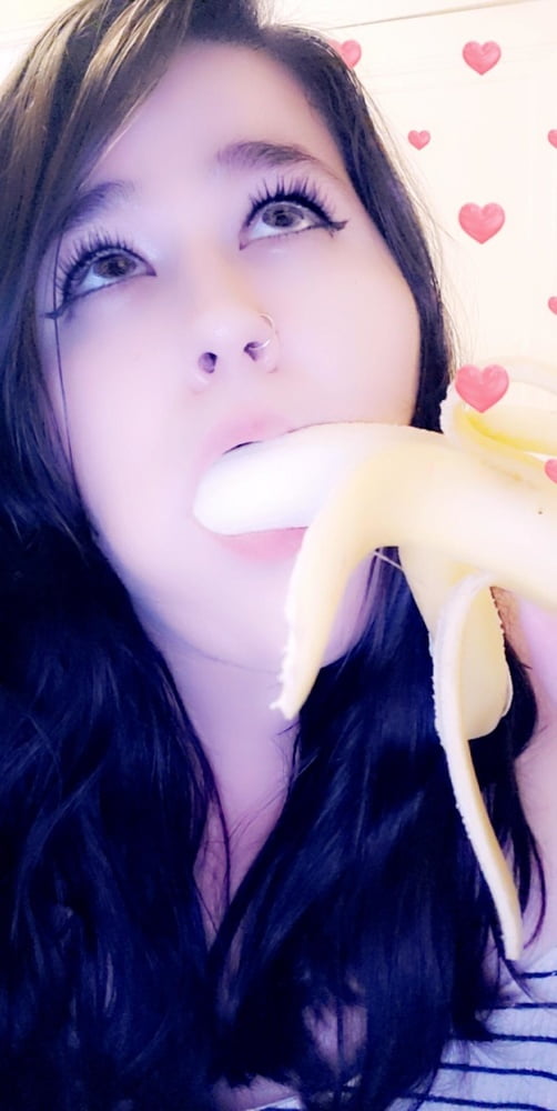 Mädchen lieben Bananen
 #92418663