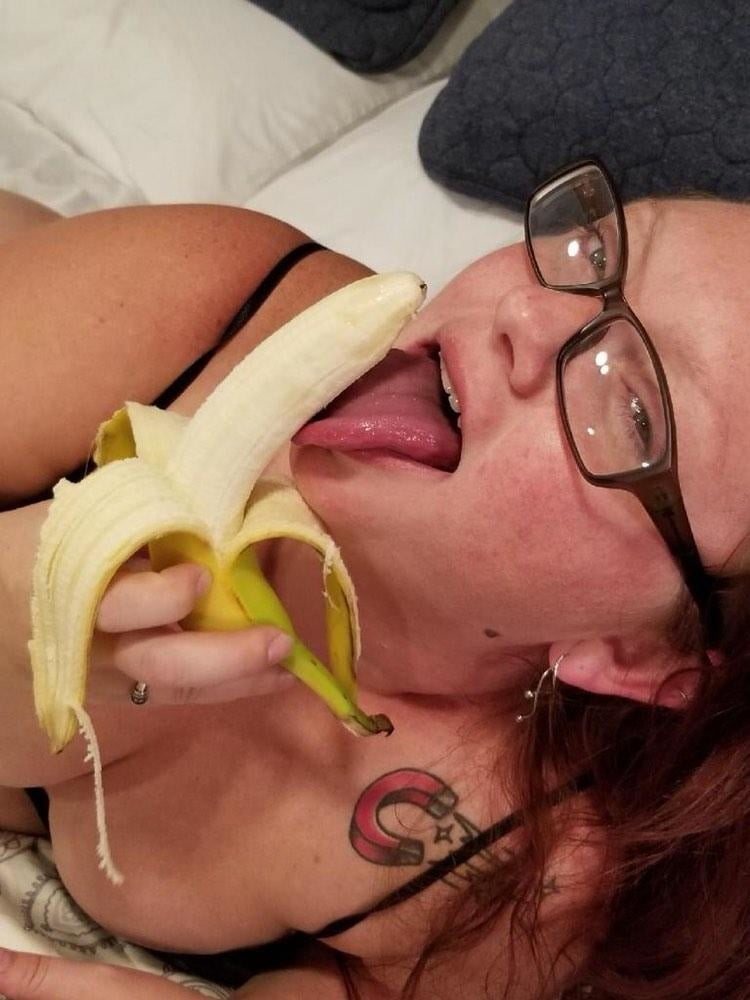 Les filles aiment les bananes
 #92418684