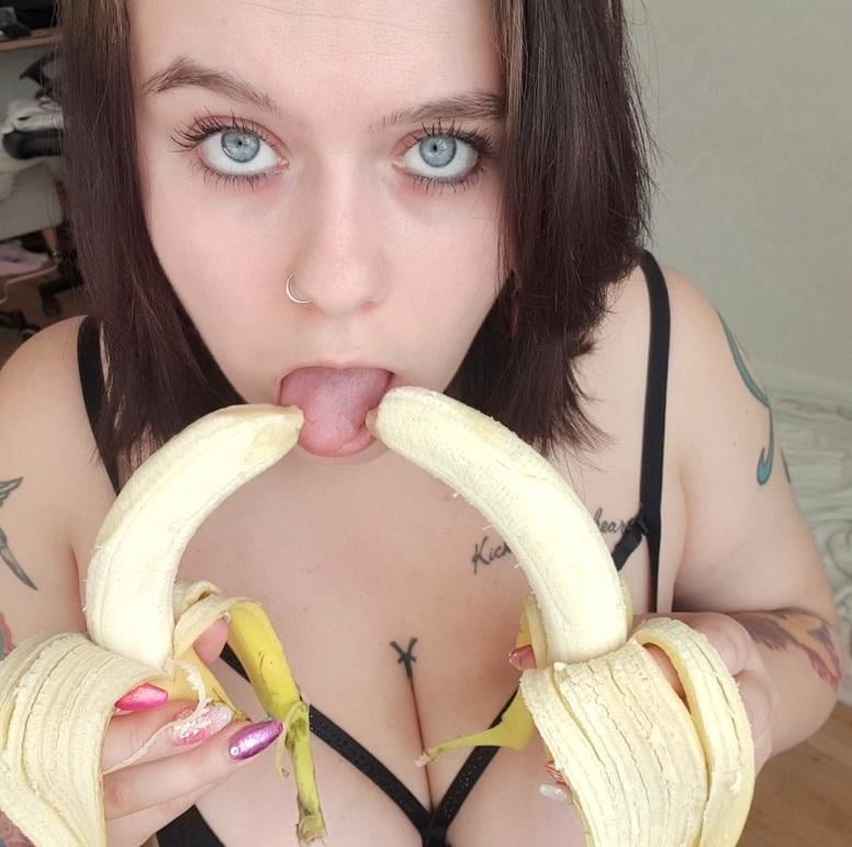 Mädchen lieben Bananen
 #92418698