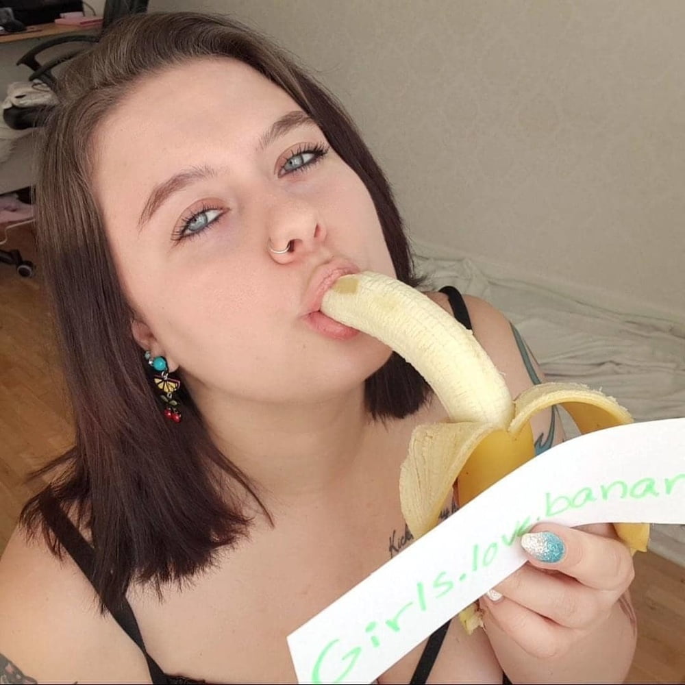 Mädchen lieben Bananen
 #92418704