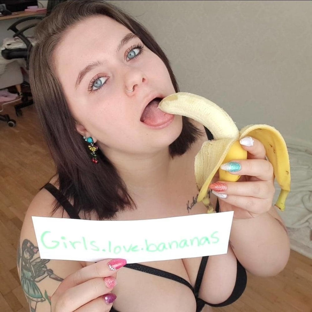 Mädchen lieben Bananen
 #92418707