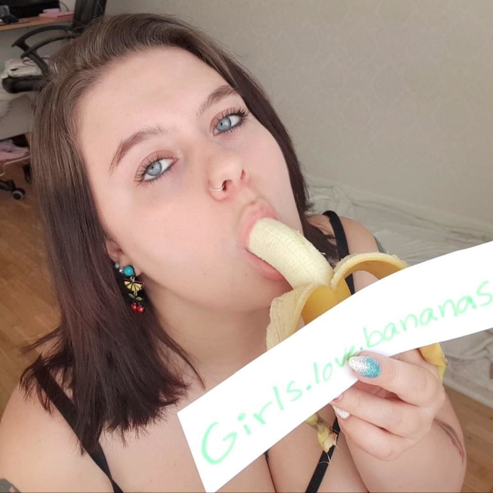 Mädchen lieben Bananen
 #92418713